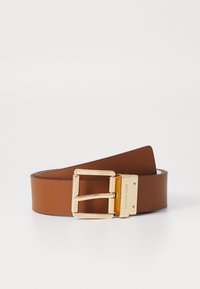 Brauner Leder-Gürtel mit einer goldenen Doppelstiftschnalle und geprägten Beschlägen. Glatte Textur und rechteckige Form mit einem polierten Finish.