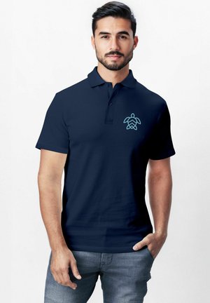 MIT SCHILDKRÖTEN – KURZARM  - Poloshirt - türkis navy
