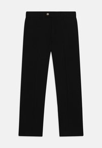 Pantalon noir avec une coupe droite, fabriqué dans un matériau doux, doté d'une fermeture par bouton à l'avant et de deux poches latérales.