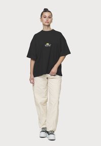Pegador FLORA HEAVY OVERSIZED TEE - Triko s potiskem - black