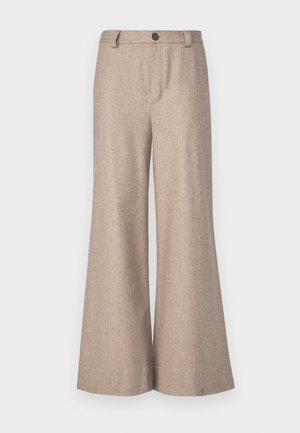 Beige, bővülő lábú nadrág, texturált anyagból készült. Gombos záródással, övhurkokkal és precíz szabással rendelkezik, tiszta, elkészített szegéllyel.