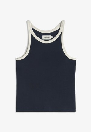 Débardeur sans manches bleu marine avec bordure blanche autour du col et des emmanchures, tissu côtelé, et étiquette à l'intérieur du col.