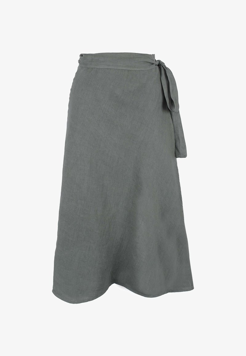 Gonna avvolgente in lino grigio con una fascia laterale, caratterizzata da una silhouette fluente e una superficie leggermente texturizzata. Cade sotto il ginocchio.
