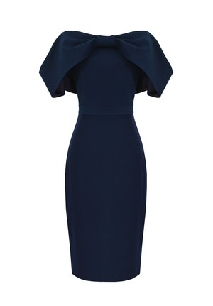 Granatowa dopasowana sukienka midi z szerokim, odkrytym ramieniem ozdobionym kokardą oraz pasującym paskiem w talii.