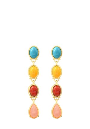 Boucles d’oreilles longues pendantes avec quatre pierres ovales et en forme de goutte reliées en bleu, jaune, rouge et rose pâle, montées sur métal doré.
