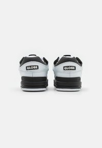 Globe FUSION - Sapatilhas de skate - black/white