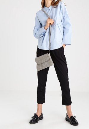 Fritzi aus Preußen, Skuldertasker - light grey