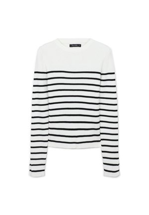 Maglione bianco a coste con strisce orizzontali nere, scollatura rotonda e maniche lunghe. Presenta una vestibilità cropped e piccole fessure laterali all'orlo.