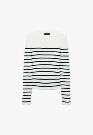 Maglione bianco a coste con strisce orizzontali nere, scollatura rotonda e maniche lunghe. Presenta una vestibilità cropped e piccole fessure laterali all'orlo.