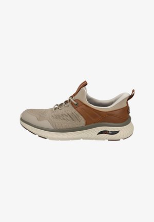 Skechers, SLIP-INS RELAXED FIT: ARCH CROSSER - Zapatillas - taupe