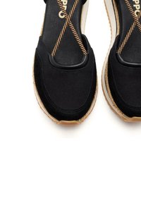 Gioseppo ABIERTAS CHITTENDEN - Zapatos de salón con cordones - black