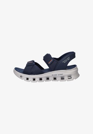 Marineblauwe Skechers slip-on sandaal met twee verstelbare banden en witte gevoerde zool met geperforeerd ontwerp en de tekst "Glide-Step".