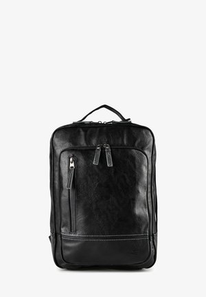 Schwarzer Leder-Rucksack mit vorderer Reißverschlusstasche, Hauptfach mit doppeltem Reißverschluss und Tragegriff oben, vor weißem Hintergrund dargestellt.