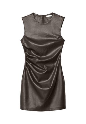 Šaty bez rukávov z tmavohnedej kože s hladkou textúrou. Majú okrúhly výstrih a na jednej strane nariasený detail. Zapínanie na zips na chrbte.