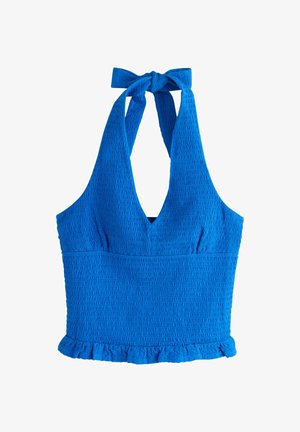 Niebieska teksturowana bluzka na szyję z dekoltem w kształcie litery V, wiązanym paskiem na szyi, dopasowanym gorsetem i falbaną na dole, na białym tle.