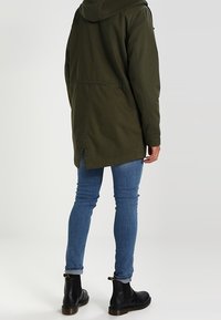 KIOMI Parkas - olive