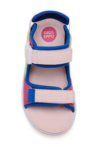 Las sandalias coloridas para niños presentan un diseño en rosa, azul, verde y púrpura, con dos correas ajustables de Velcro y una suela texturizada.