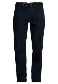Donkerblauwe katoenen broek met een verstelbare tailleband, taps toelopende pijpen, zij- en achterzakken, en subtiele stikseldetails.