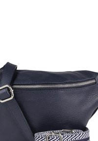 DrachenLeder TOSCANTO - Sac banane - dunkelblau