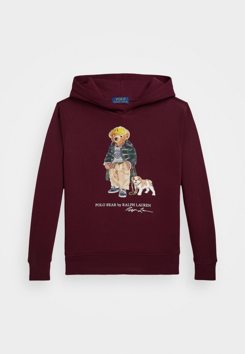 Burgundowa bluza z kapturem z nadrukiem misia w płaszczu i czapce, w towarzystwie psa. Posiada kieszeń typu kangur i ściągacze przy mankietach.