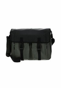 Sac messager en matériau noir et vert imperméable, doté de deux boucles à l'avant, d'une bandoulière ajustable et d'une texture lisse avec un design épuré.