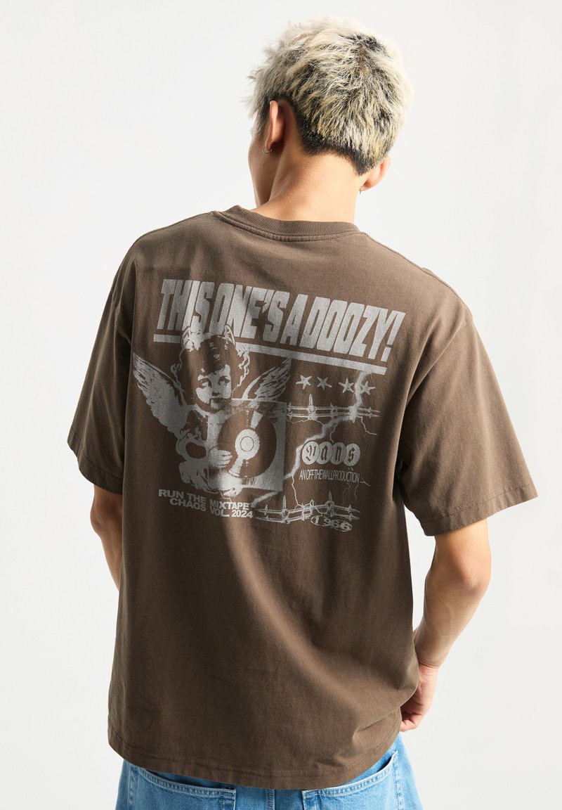 Vans EARTHBOUND LOOSE FIT - Camiseta estampada - dark brown