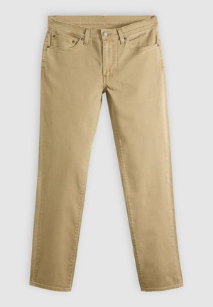 Beige, gerade geschnittene Hose mit vorderen Taschen, Gürtelschlaufen und Knopfverschluss, dargestellt vor einem einfarbigen hellen Hintergrund.