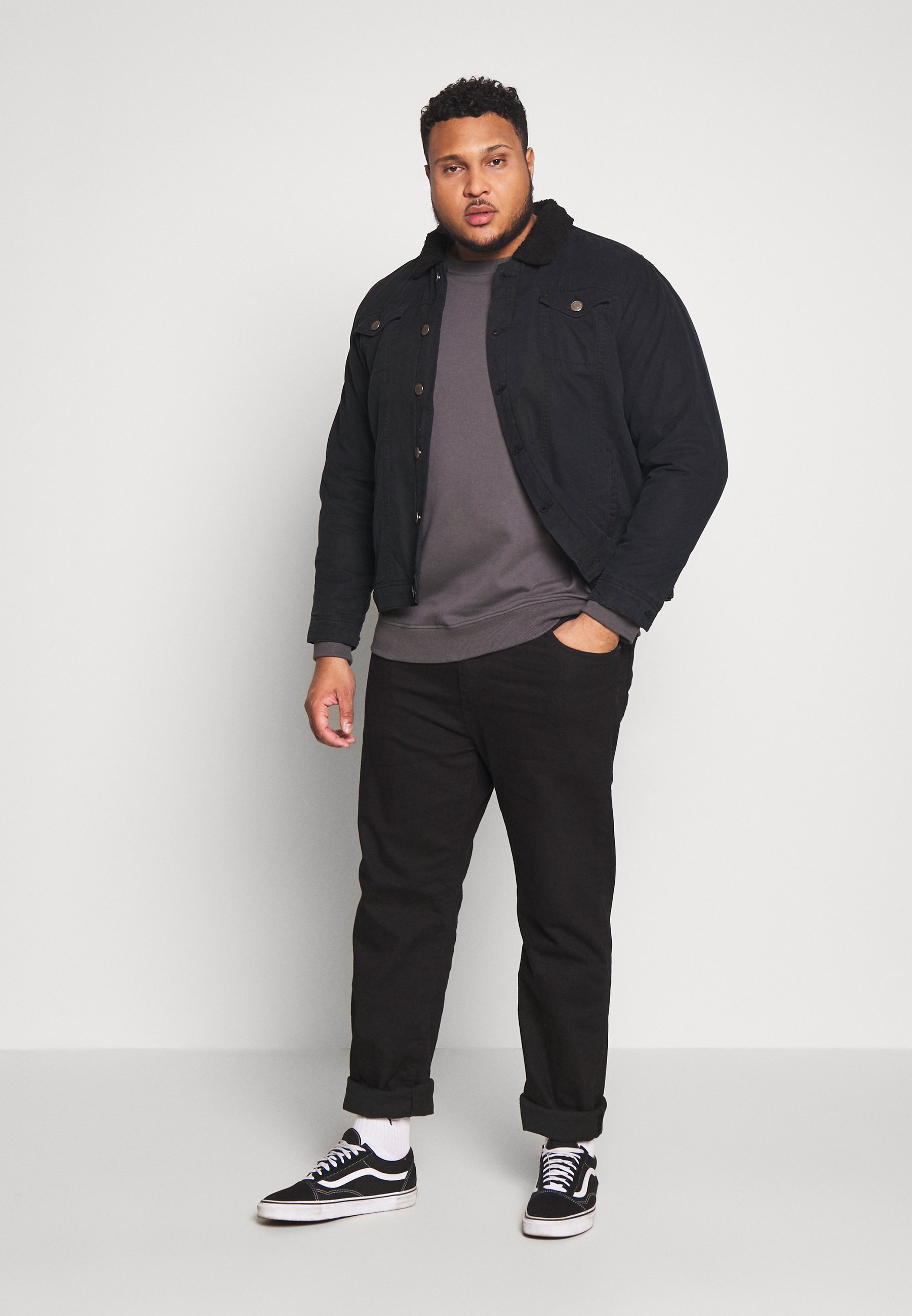 Sudadera Hombre Urban Classics Light Terry - Cuello Redondo - Ajuste Regular - Color Negro