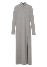 Robe col roulé en maille côtelée grise avec des manches longues, présentant une fente sur le côté et une silhouette droite. Texture douce et design à longueur complète.