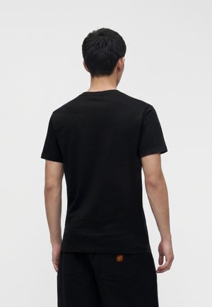 Santa Cruz, KENDALL FRONT UNISEX - Nyomott mintás póló - black