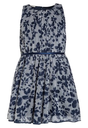 Ärmelloses knielanges Kleid mit marineblauem Blumenmuster auf hellgrauem Stoff und einem dünnen marineblauen Taillengürtel.