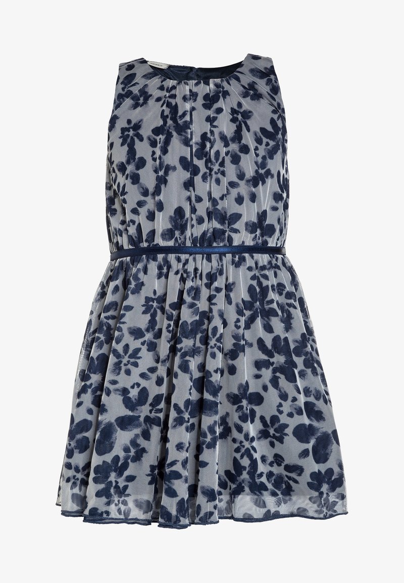 Robe sans manches longueur genou avec motif floral bleu marine sur tissu gris clair et une fine ceinture bleu marine à la taille.