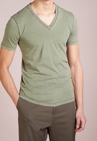 DRYKORN T-shirts basic - khaki