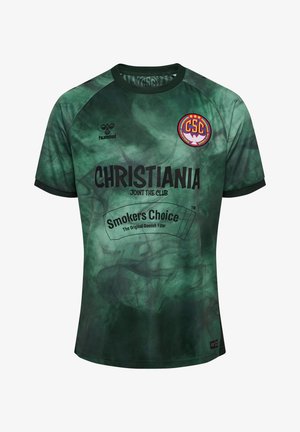 Groen sportshirt met patroon, voorzien van een ronde hals, korte mouwen en branding met onder andere "Christiania" en "Smokers Choice" in vet zwart tekst.