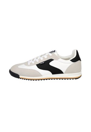 Zapatilla de perfil bajo en blanco, beige y negro con cordones delanteros, borde de la suela negro y logo "mtng" en el lateral.