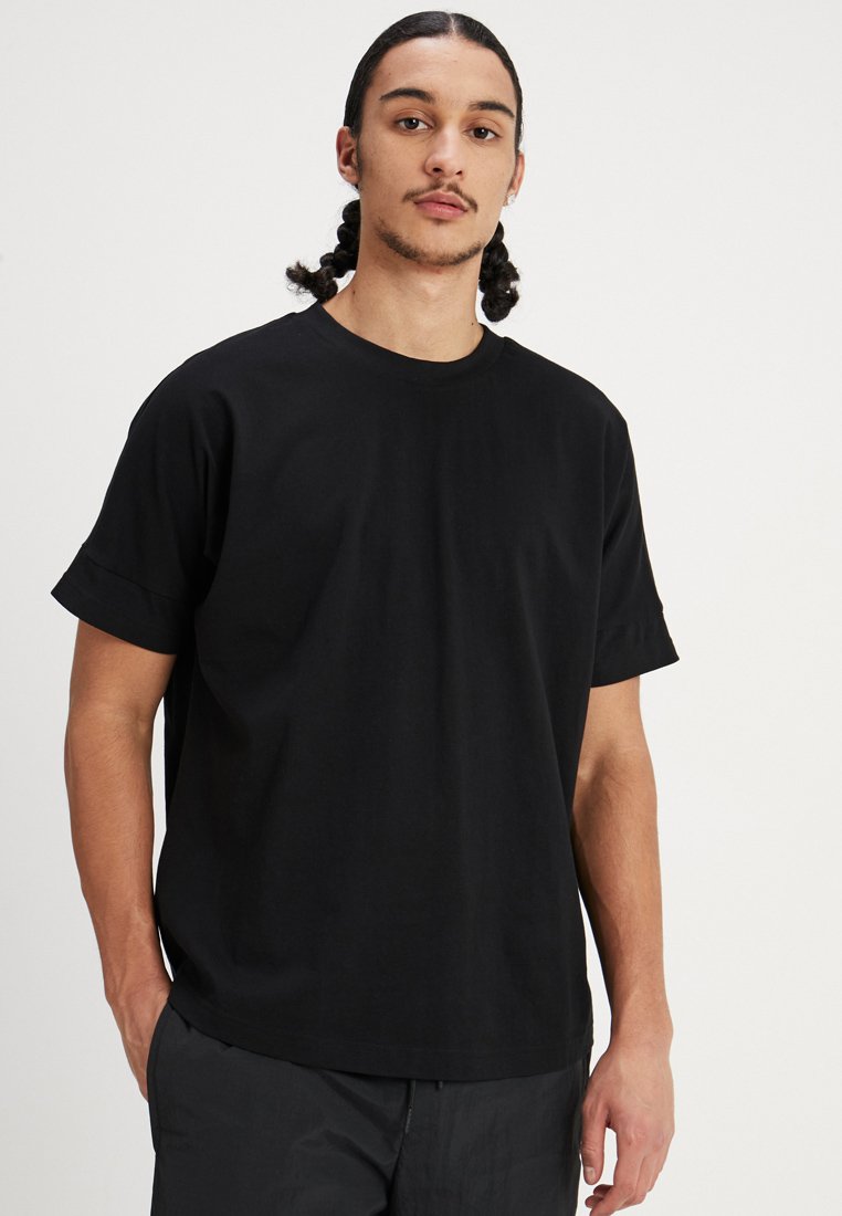 basic black tee shirt