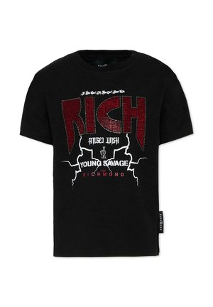 T-shirt noir à manches courtes avec le texte "RICH" clouté en rouge, des graphiques d'éclairs blancs, et les marques "Young Savage" et "John Richmond" à l'avant.