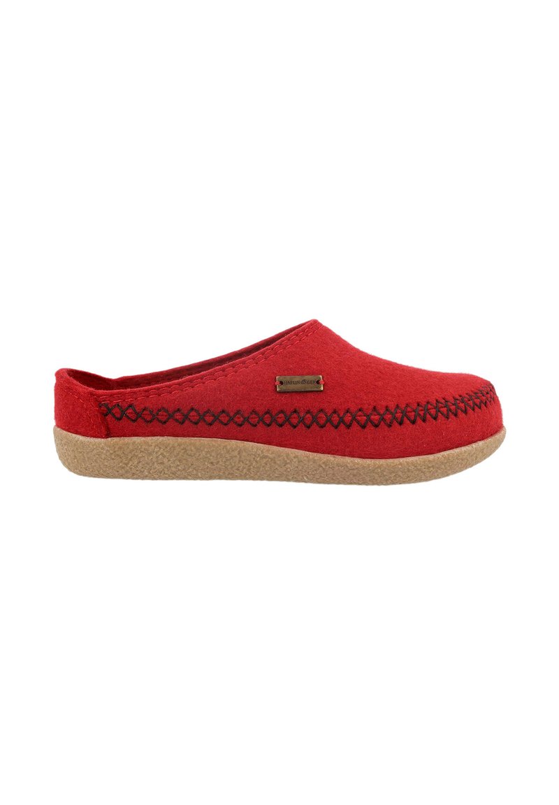 Rote Filz-Slipper mit runder Zehenpartie, kontrastierendem schwarzen Nähten und einer strukturierten beigen Sohle. Mit einem kleinen, markierten Metallakzent.