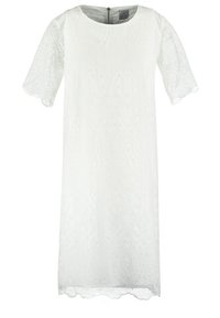 Valkoinen pitsimekko pyöreällä kaula-aukolla ja lyhyillä liehuvilla hihoilla. Siinä on kohokuvioitu kukkakuvio ja aaltoileva helma. Vetoketjusuljenta takana.