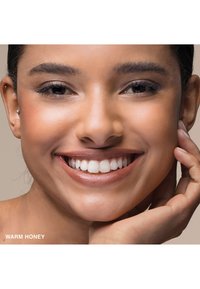 Bobbi Brown SKIN LONG WEAR WEIGHTLESS FOUNDATION SPF15 - Meikkivoide - warm honey