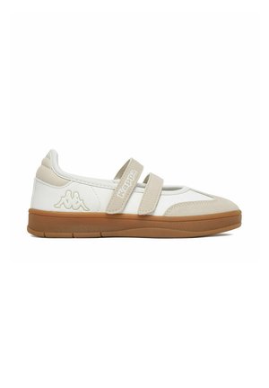 Hvid og beige Kappa sneaker med to velcro stropper og brun sål, set fra siden på hvid baggrund.