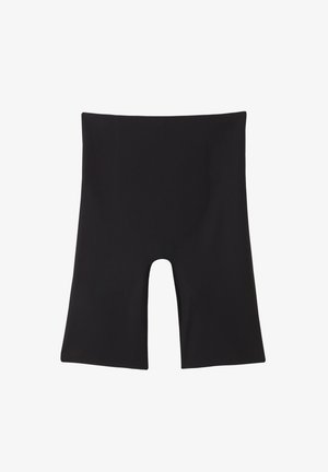 Shorts de ciclista negros hechos de una tela suave y elástica. Tienen una cintura alta y un diseño de longitud media, sin costuras visibles ni adornos.