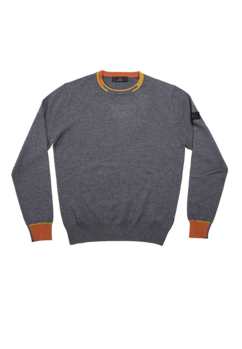 Grauer Pullover mit Rundhalsausschnitt, versehen mit orangefarbenen und gelben Akzenten am Kragen und an den Bündchen. Weiche Textur und lange Ärmel.