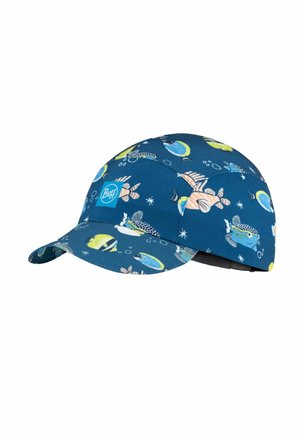 Gorra azul con patrones coloridos de peces de dibujos animados y un pequeño logo de Buff en el frente, con visera curva y correa trasera ajustable.