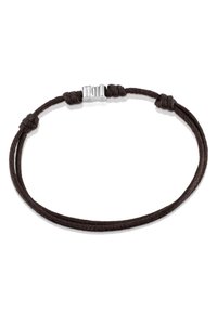 Pulsera de cordón trenzado marrón con un cierre de plata pulida. El diseño presenta acentos en forma de nudos cerca del cierre, ofreciendo una apariencia minimalista.