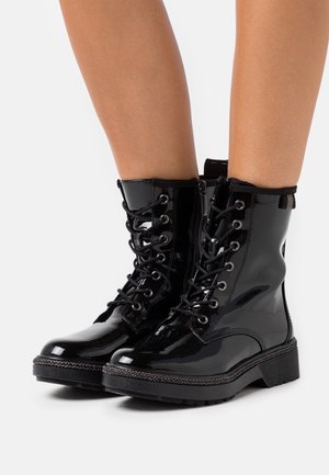 BOOTS - Botines con cordones - black