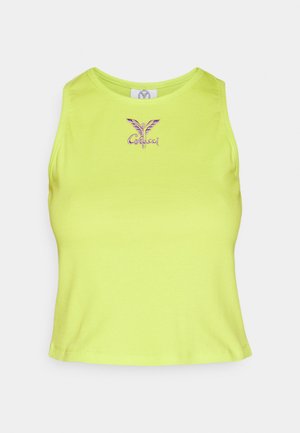 Lime zöld, rövidített tank top, rugalmas anyagból készült, kerek nyakkivágással és egy lila hímzett logóval a mellkasán.