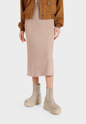 Stivaletti con plateau - beige