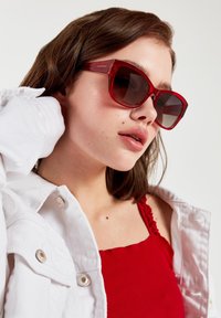 Hawkers BHANU - Gafas de sol - red