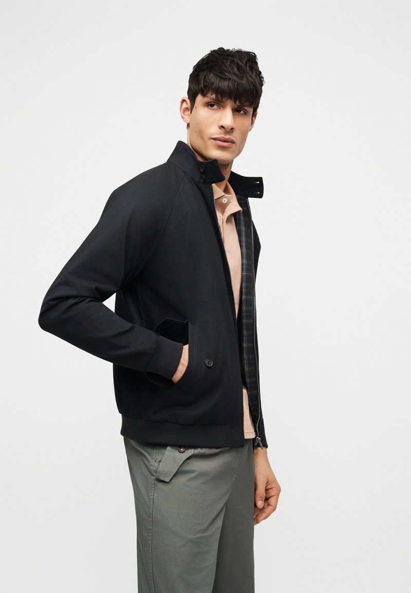 Veste Légère Lyle & Scott Homme – Noire, Coton, Zippée, Logo UK (Taille M)